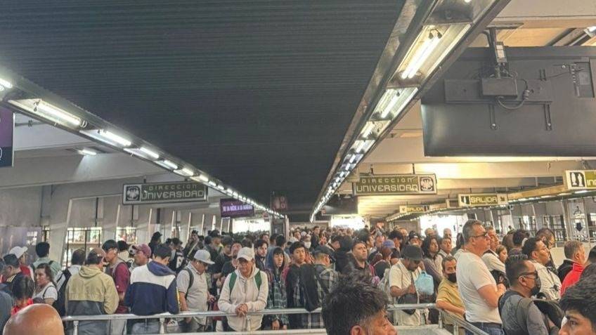 Ca&iacute;da en escaleras el&eacute;ctricas del Metro Miguel &Aacute;ngel de Quevedo deja 11 pasajeros lesionados
