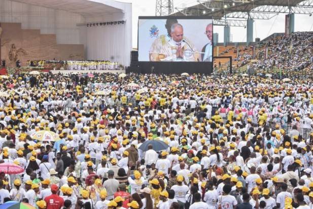 Papa Le&oacute;n XIV concluye gira africana con misa en Guinea Ecuatorial