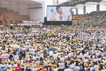 Papa Le&oacute;n XIV concluye gira africana con misa en Guinea Ecuatorial