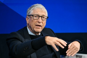 Bill Gates cuestiona el uso de celulares y propone alternativas para la infancia
