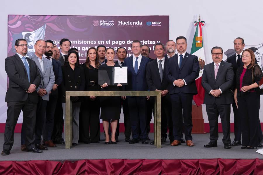 Sheinbaum va por m&aacute;s reducci&oacute;n del precio del di&eacute;sel