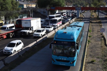 Bloqueo intermitente en la M&eacute;xico-Pachuca genera caos vial hacia CDMX