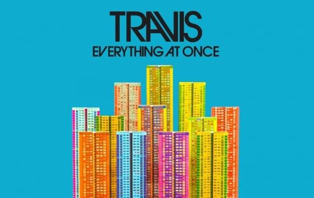 Travis hace “Todo a la vez”.