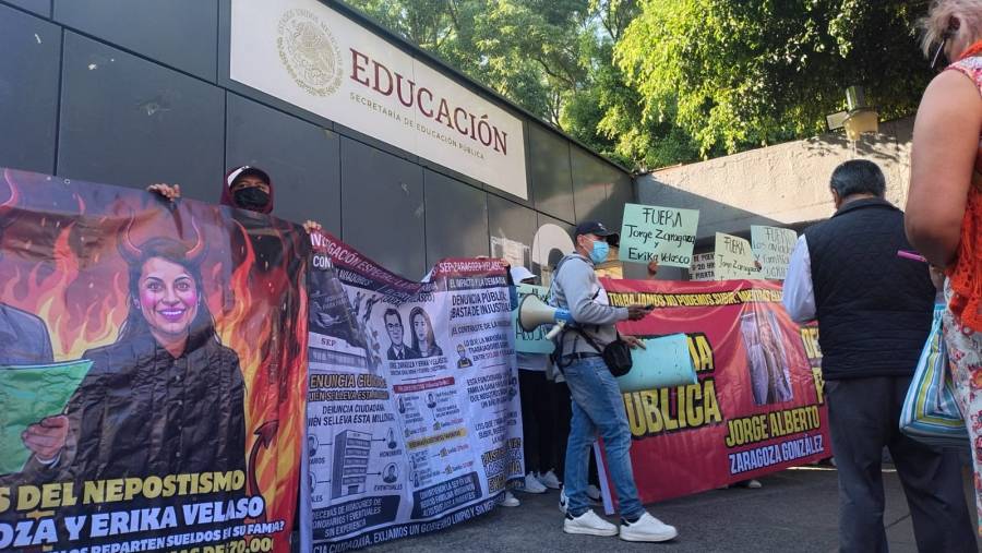 Bloquean SEP y exigen salida de Jorge Zaragoza por presunto nepotismo y acoso