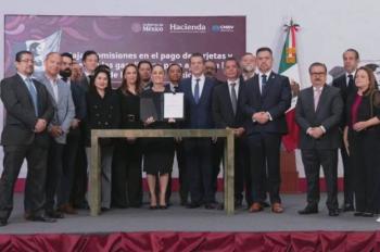 Sheinbaum acuerda reducir comisiones en pagos de combustibles