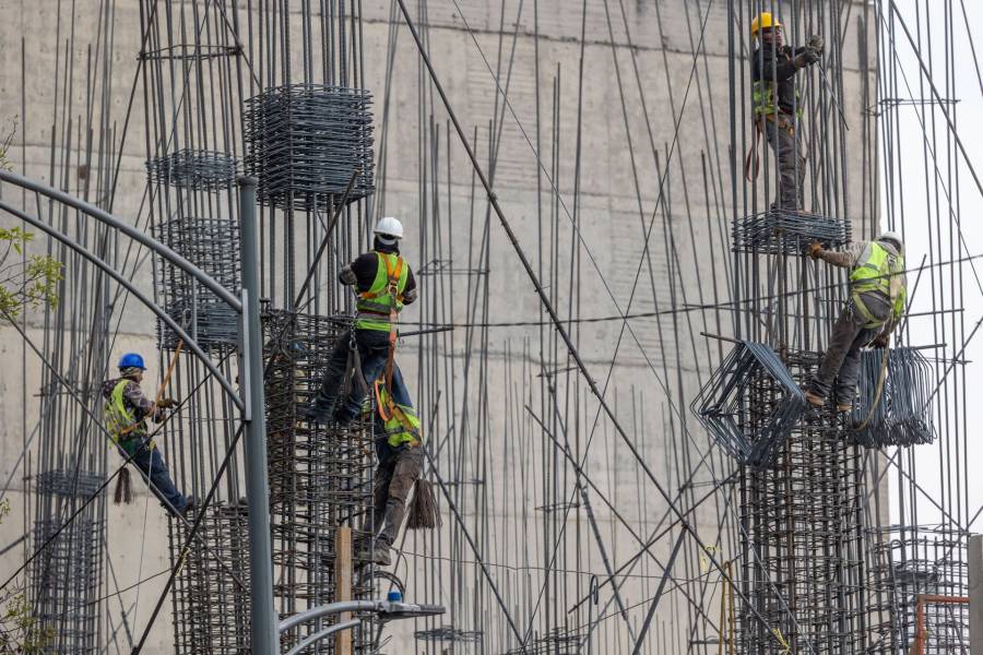 Acuerdo impulsa uso de acero mexicano en obras públicas y vivienda