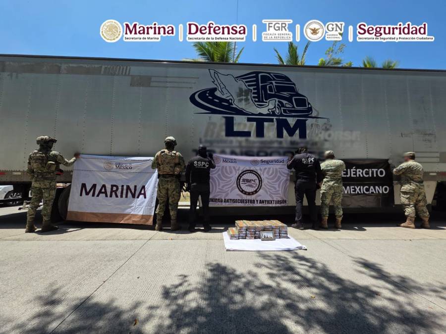 Aseguran cargamento de coca&iacute;na oculto en tractocami&oacute;n durante operativo en Colima