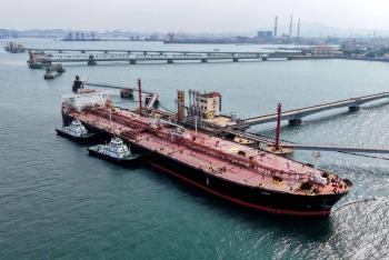 Los precios del petr&oacute;leo suben 5% por temor a un bloqueo prolongado de Ormuz
