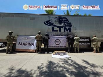 Aseguran cargamento de coca&iacute;na oculto en tractocami&oacute;n durante operativo en Colima