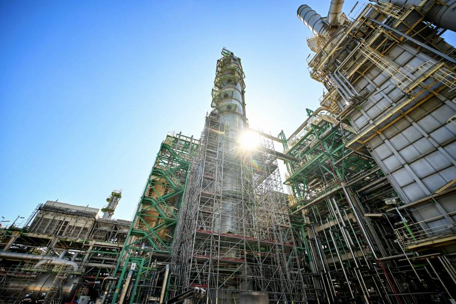 TotalEnergies dispara utilidades trimestrales impulsadas por encarecimiento del petr&oacute;leo y gas