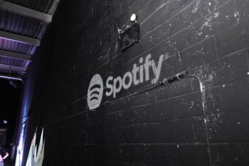 Spotify introduce verificaci&oacute;n para diferenciar artistas humanos de contenido generado con IA