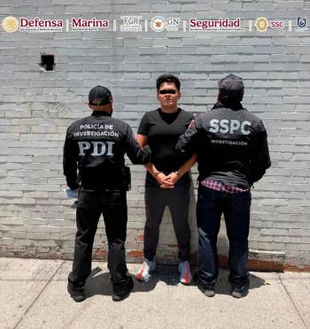 Autoridades detienen en CDMX a presunto l&iacute;der de red dedicada al fraude en veh&iacute;culos de lujo
