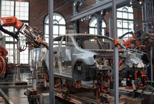 EEUU impone aranceles del 25% a autos europeos y aumenta presi&oacute;n comercial con la UE