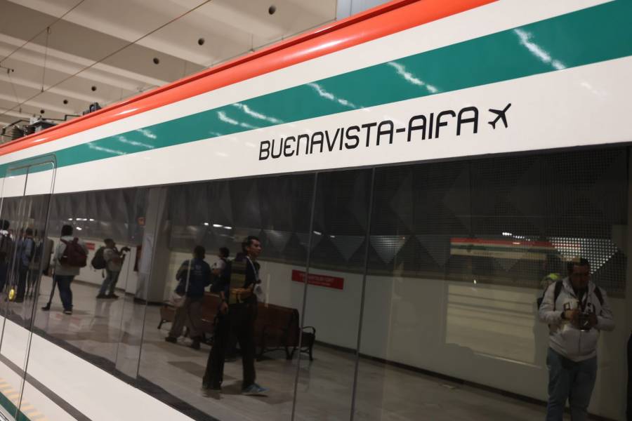 Retrasos y alta demanda marcan operación del Tren Suburbano Felipe Ángeles en Día del Trabajo
