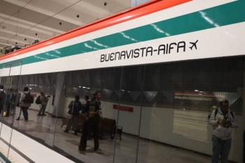 Retrasos y alta demanda marcan operaci&oacute;n del Tren Suburbano Felipe &Aacute;ngeles en D&iacute;a del Trabajo
