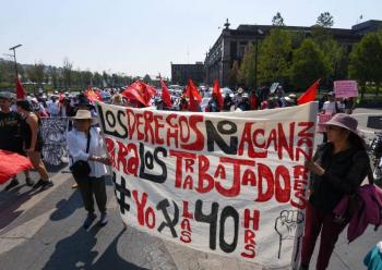Trabajadores inician concentraci&oacute;n en Bellas Artes para marcha del D&iacute;a del Trabajo en la CDMX