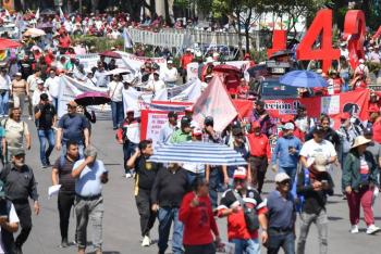 Movilizaciones por el D&iacute;a del Trabajo colman el Z&oacute;calo capitalino este 1 de mayo