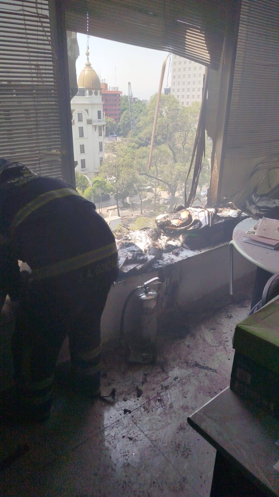 Conato de incendio en la Torre del Bienestar de Paseo de la Reforma deja saldo blanco