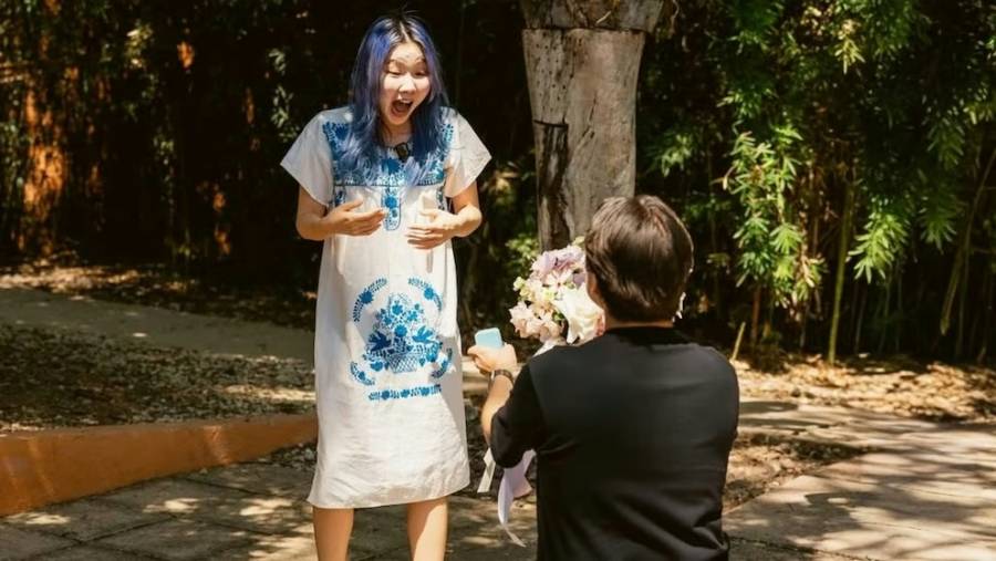 Chingu Amiga anuncia su compromiso en Oaxaca tras emotiva propuesta de matrimonio