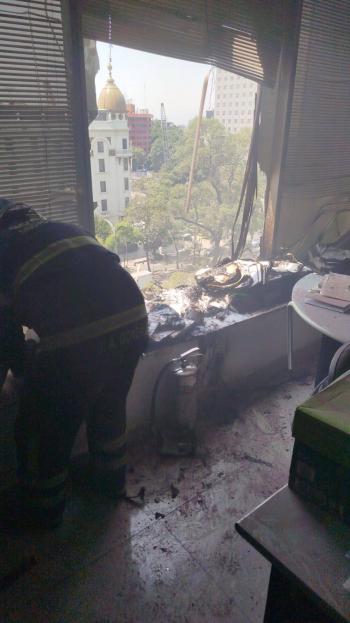 Conato de incendio en la Torre del Bienestar de Paseo de la Reforma deja saldo blanco