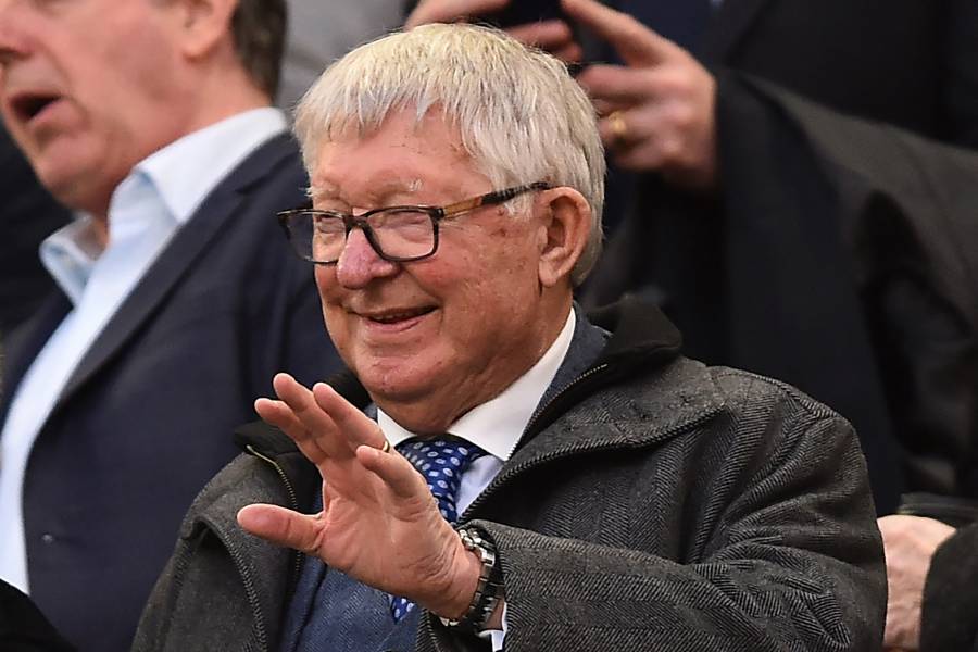 Trasladan a hospital a Alex Ferguson durante cl&aacute;sico ingl&eacute;s en Old Trafford