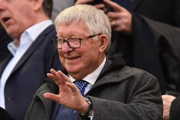 Trasladan a hospital a Alex Ferguson durante cl&aacute;sico ingl&eacute;s en Old Trafford