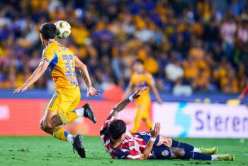 Tigres aprovecha bajas de Chivas y lo deja contra las cuerdas en la Liguilla