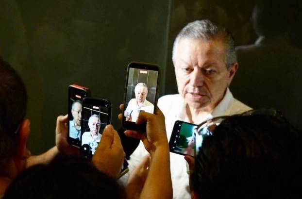 Rocha Moya perdi&oacute; el fuero al pedir licencia: Zald&iacute;var