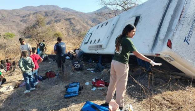 Volcadura de autob&uacute;s en Nayarit deja 11 muertos y 32 heridos