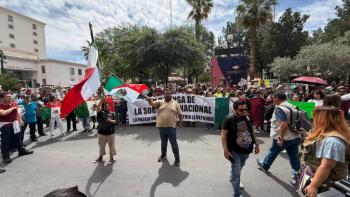 Marchan en Chihuahua para exigir destituci&oacute;n de Maru Campos por participaci&oacute;n de agentes extranjeros
