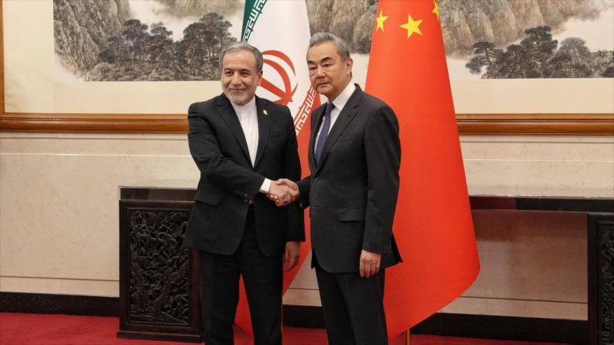 Cancilleres de China e Ir&aacute;n se re&uacute;nen en Pek&iacute;n
