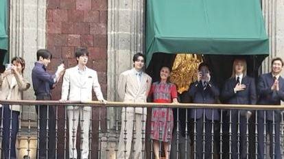 BTS saluda desde Palacio Nacional junto a Sheinbaum y desata euforia en el Z&oacute;calo
