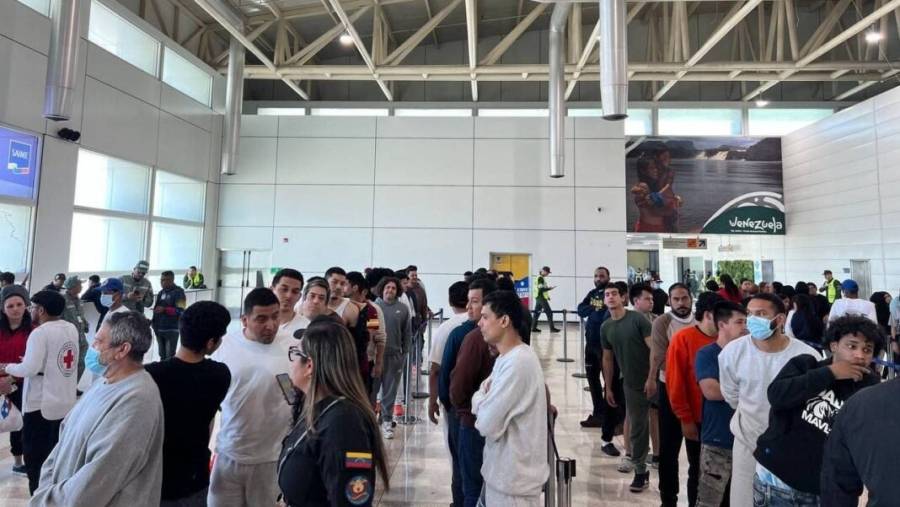 Más de 160 migrantes regresan a Venezuela en vuelo de repatriación desde Miami