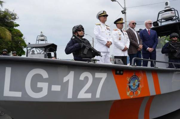 Ecuador refuerza control mar&iacute;timo con lanchas de EEUU ante presi&oacute;n del narcotr&aacute;fico
