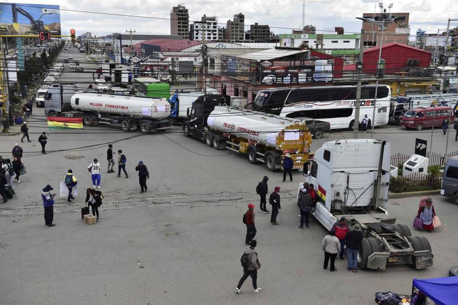 Huelga de transportistas por crisis de combustibles en Bolivia