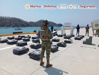 Semar asegura 63 bultos de presunta droga en operativos mar&iacute;timos