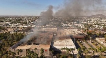 Incendio en Plaza Fiesta Las Palmas deja cinco muertos y 30 heridos en Los Mochis