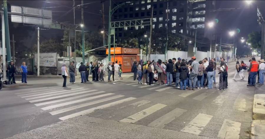 Estudiantes bloquean Insurgentes y Doctor G&aacute;lvez rumbo a Rector&iacute;a de la UNAM