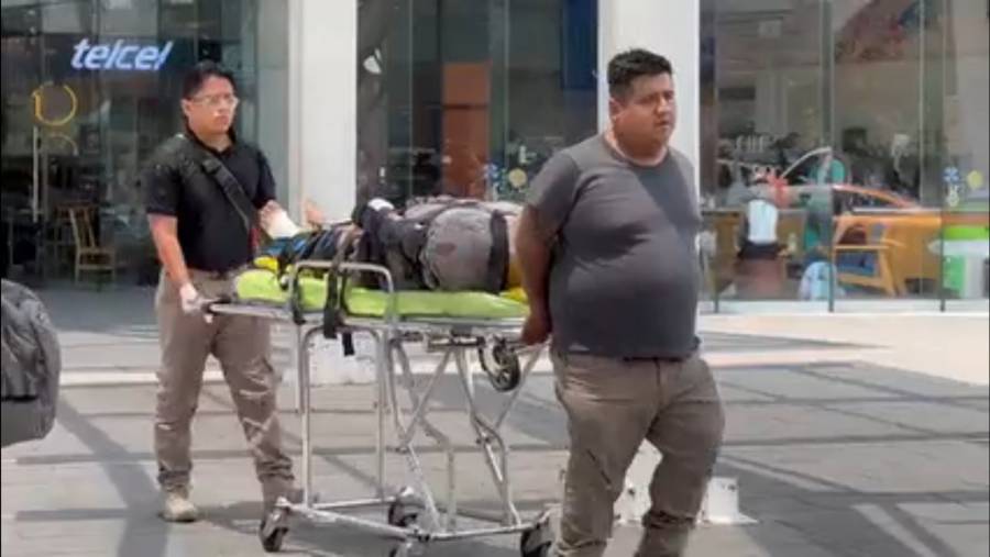 Caída de muro en centro comercial Oceanía deja una persona lesionada