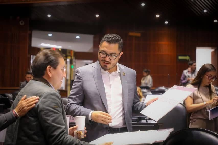 Emiliano &Aacute;lvarez encabeza evaluaci&oacute;n nacional entre diputados federales de Morena
