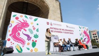 Clara Brugada entrega m&aacute;s de 4 mil cr&eacute;ditos de vivienda y 500 escrituras en CDMX