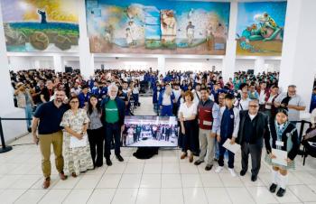 Participan 2 mil estudiantes en clase masiva de matem&aacute;ticas en Nezahualc&oacute;yotl
