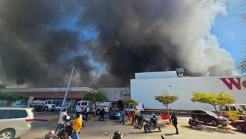 Incendio de plaza comercial en Los Mochis, Sinaloa, deja 5 muertos