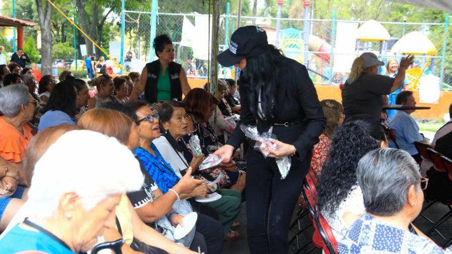 Reconocen labor y fortaleza de las madres en Azcapotzalco durante celebraci&oacute;n encabezada por Gabriela Jim&eacute;nez