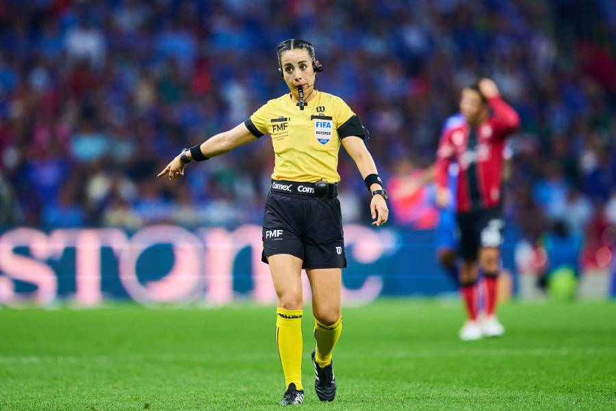 Katia Itzel Garc&iacute;a, del arbitraje al modelaje rumbo al Mundial 2026