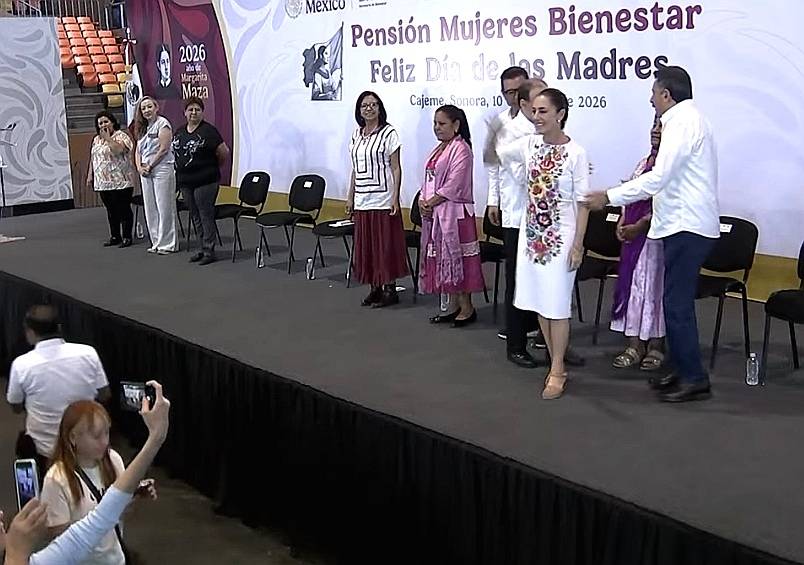 Presidenta celebra el 10 de mayo trabajando en Sonora; es reconocida por el gobernador