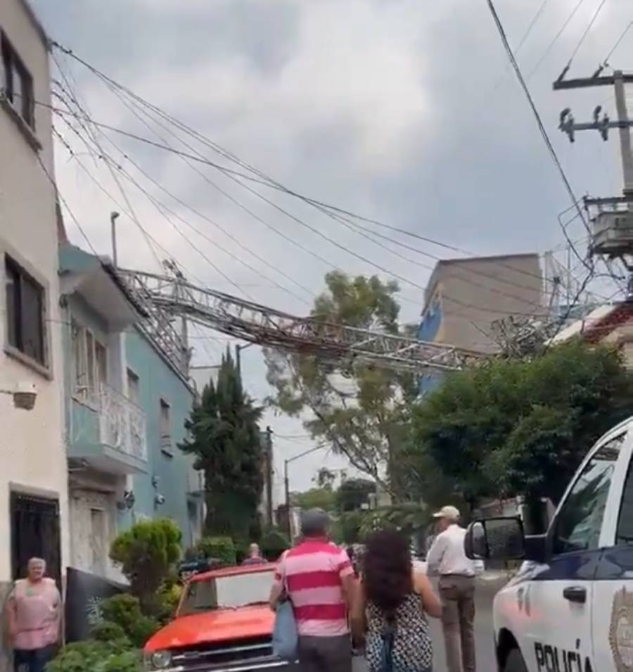 Colapso de antena en la GAM provoca da&ntilde;os en viviendas