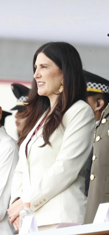 Kenia L&oacute;pez Rabad&aacute;n pide reorganizar calendario escolar y evitar reducci&oacute;n de clases