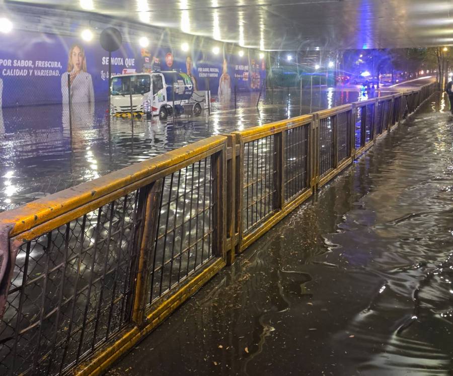 Lluvias colapsan el sur de la CDMX; reportan inundaciones en Tlalpan, &Aacute;lvaro Obreg&oacute;n y otras alcald&iacute;as