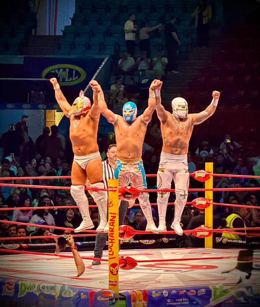 Místico guía una tarde perfecta en la Arena México por el Día de las Madres